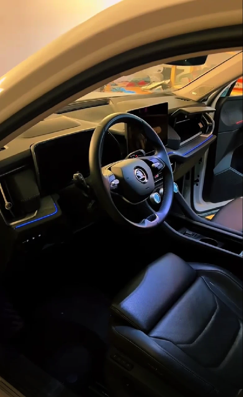 Vyčištěný interiér vozu po kompletním detailingu